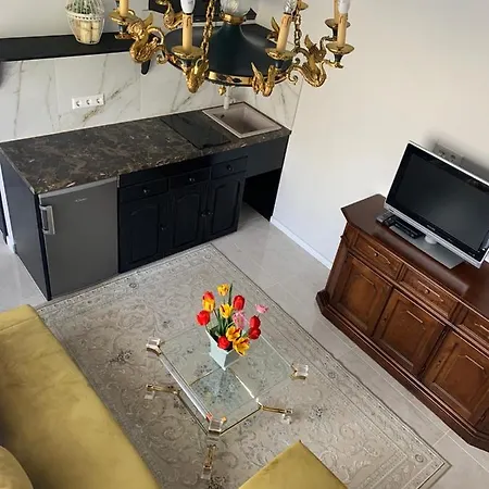 Old Town Apartment *